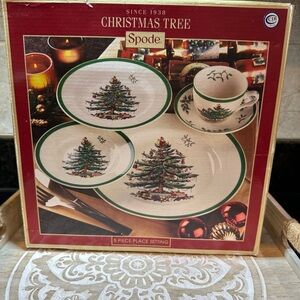 Spode Green and Cream Christmas Tree Dinnerware Set